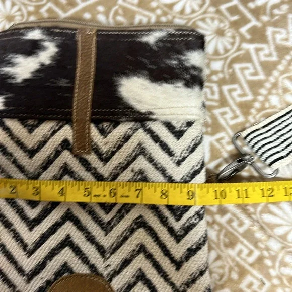 Myra Crossbody Bag - Picture 6 of 7